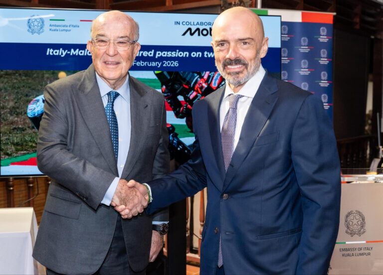 AMB LANGELLA E CARMELO EZPELETA DORNA SPORTS MOTOGP